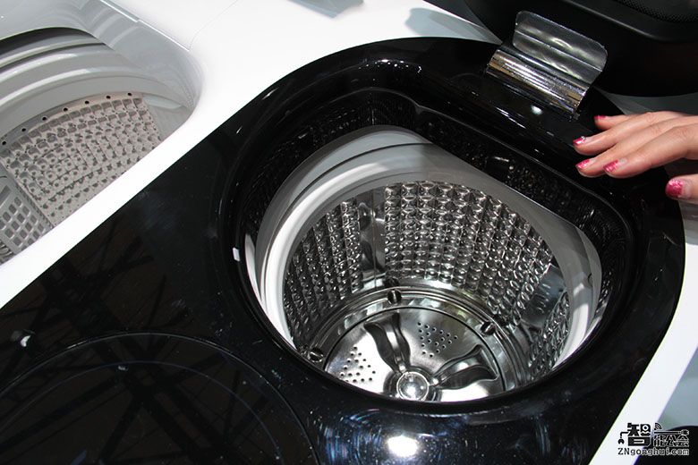 “双桶”洗衣机又回来啦 家博会海尔发布子母机免清洗 智能公会