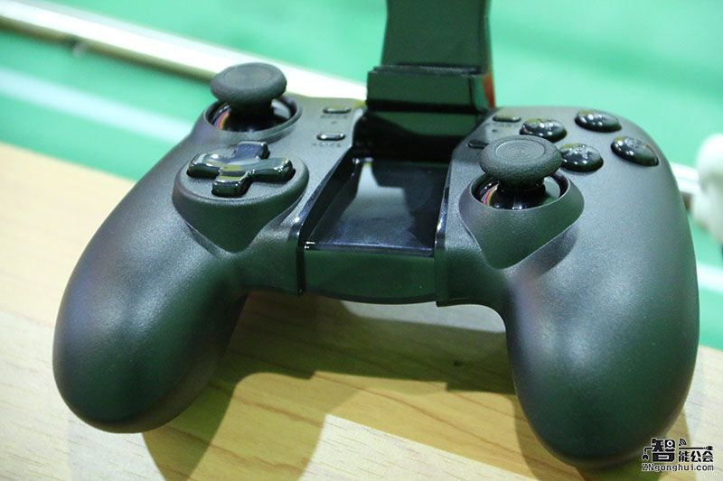 重新定义手游新玩法 这个手柄燃起了我的游戏欲 智能公会