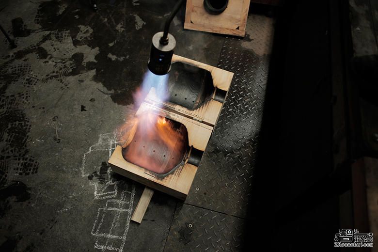 这哥们竟然给黑暗环境带来一抹绿和光 智能公会