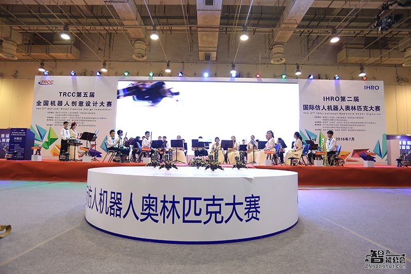 机器人都打起来了！青岛电博会出了啥状况？ 智能公会