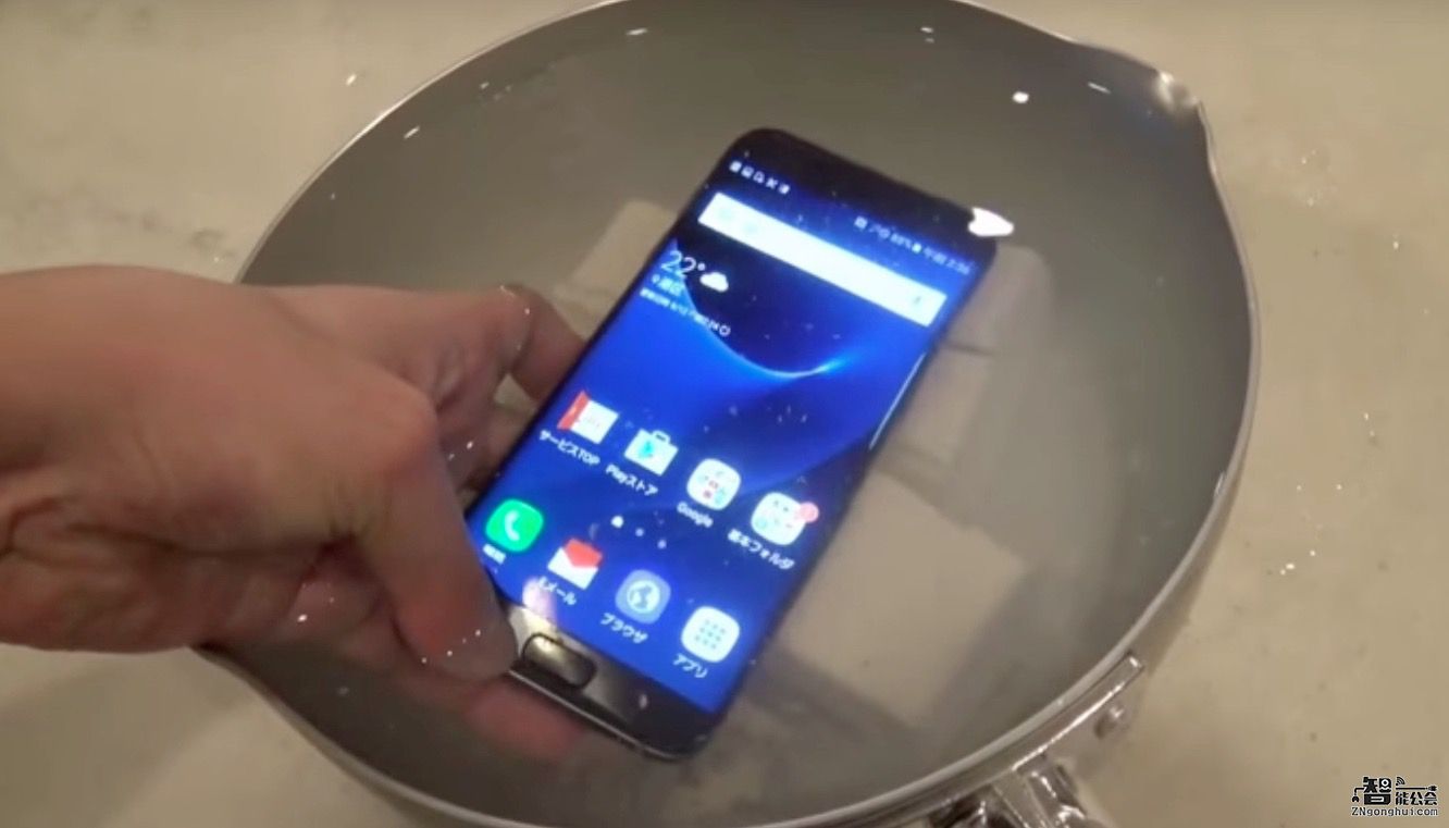 三星S7最大亮点？看日本搞机达人用它在水中切豆腐 智能公会