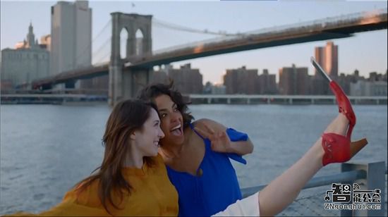 Podo相机有颜值有技术 可以扔掉自拍杆了 智能公会