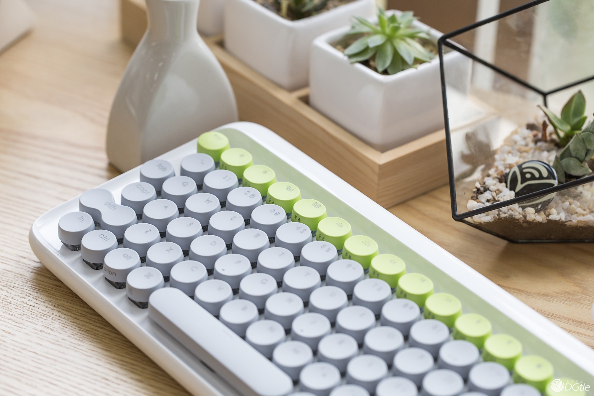 垂涎欲滴！披着糖果外衣的复古机械键盘 智能公会