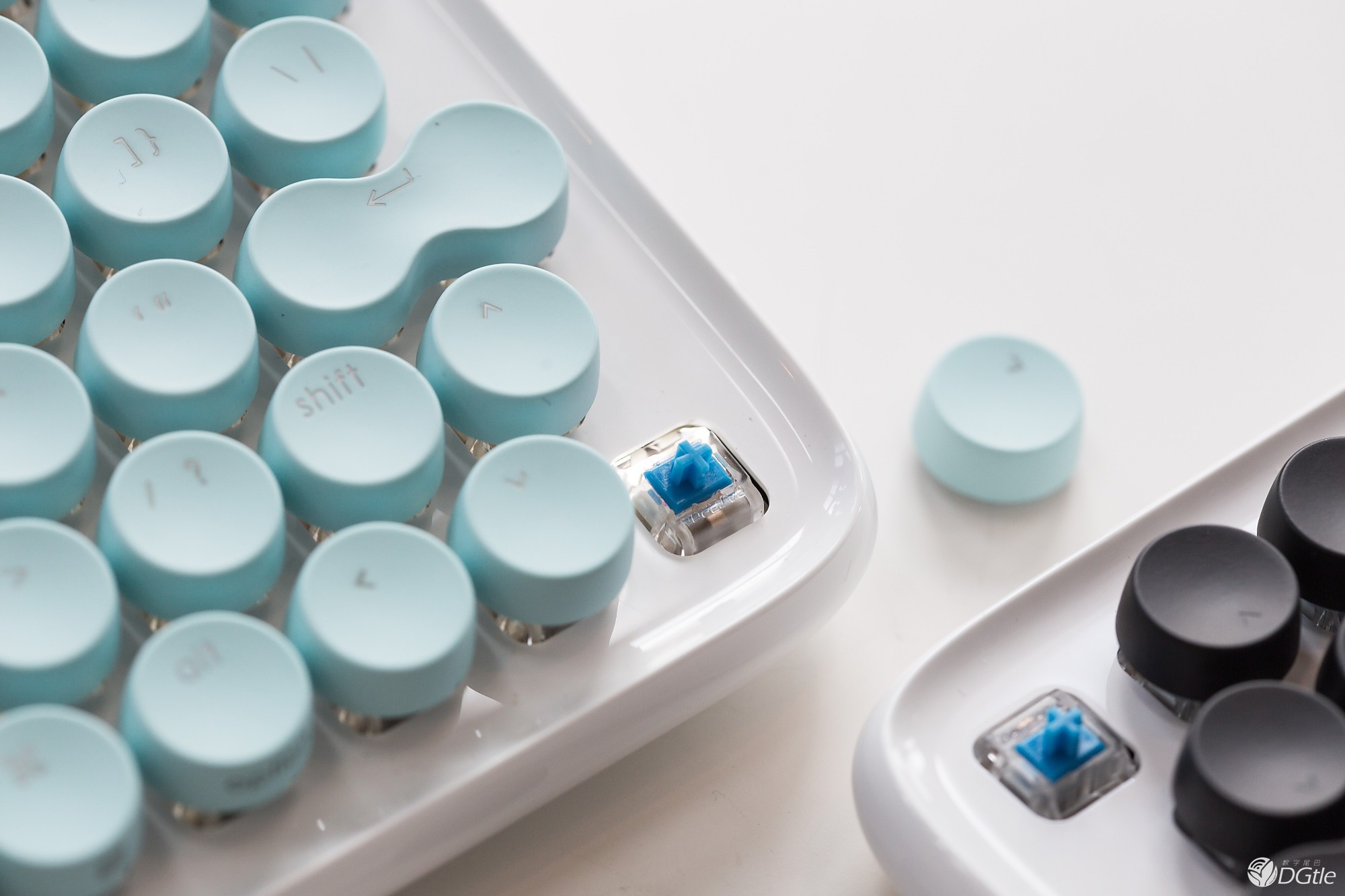 垂涎欲滴！披着糖果外衣的复古机械键盘 智能公会