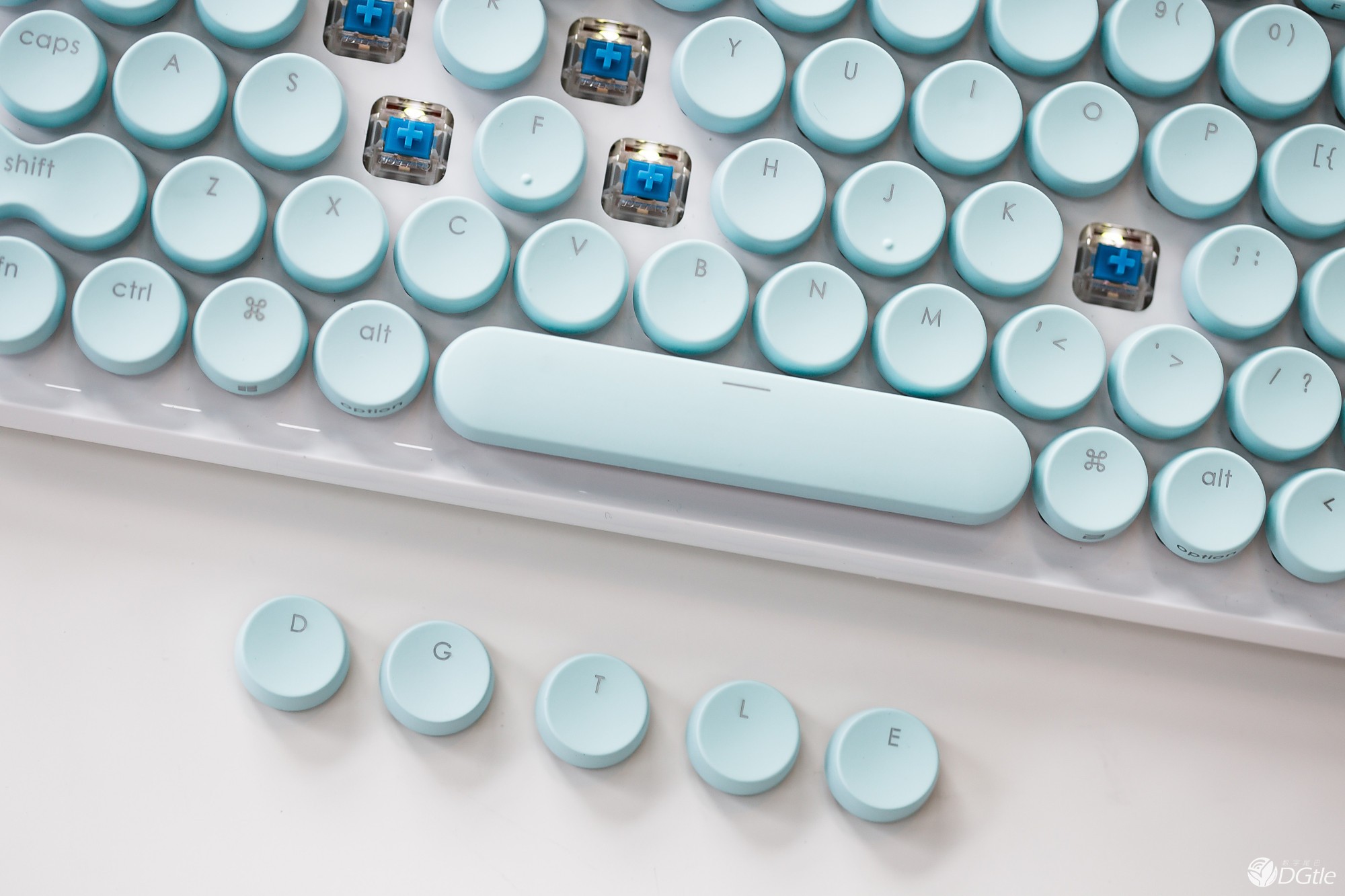 垂涎欲滴！披着糖果外衣的复古机械键盘 智能公会