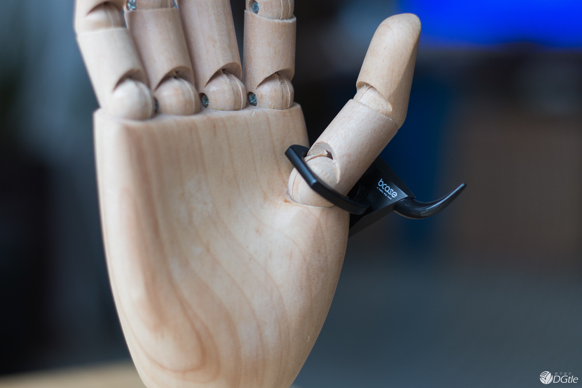 手滑星人的救星  bcase公牛手机指环支架 智能公会