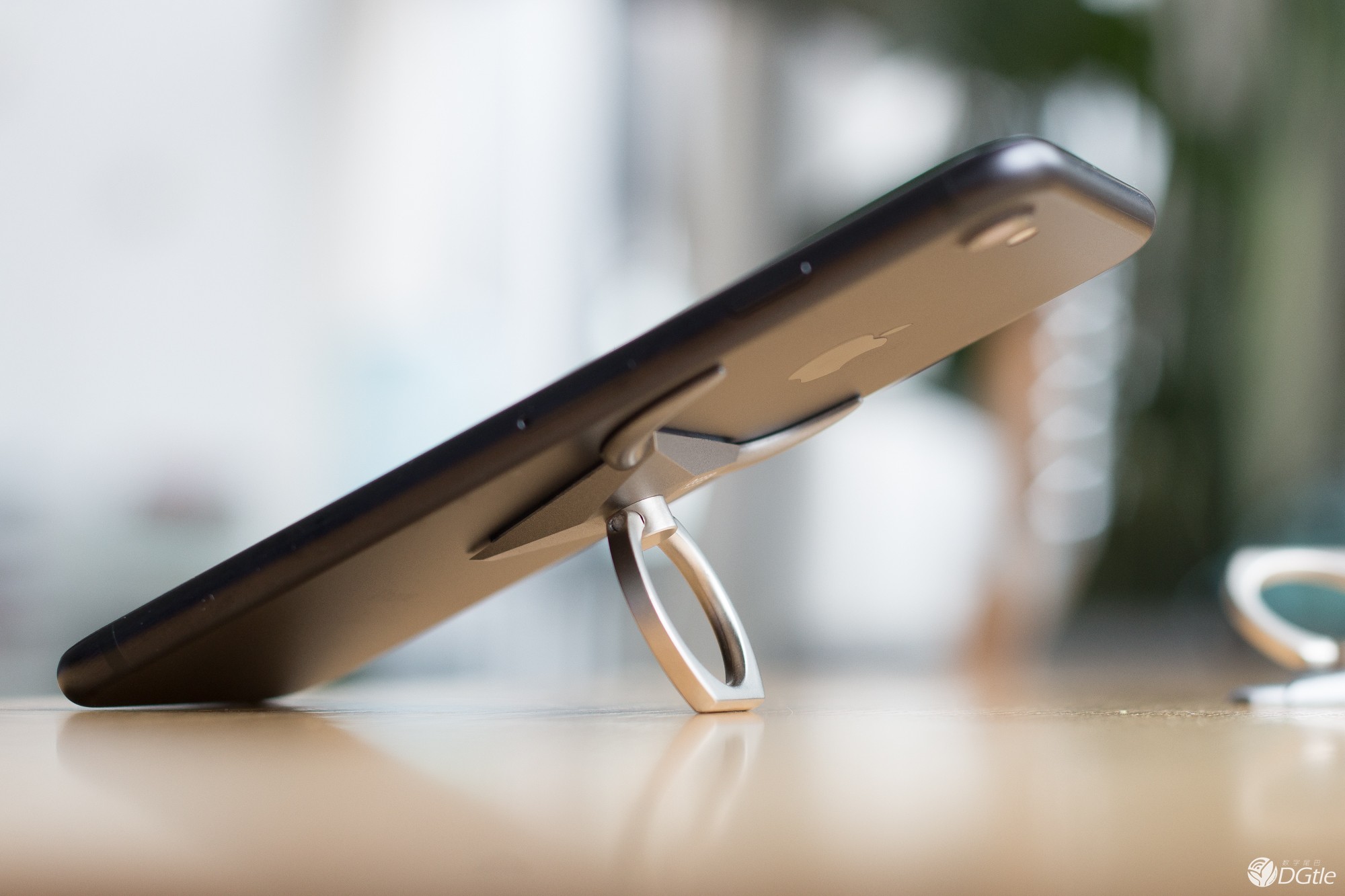 手滑星人的救星  bcase公牛手机指环支架 智能公会