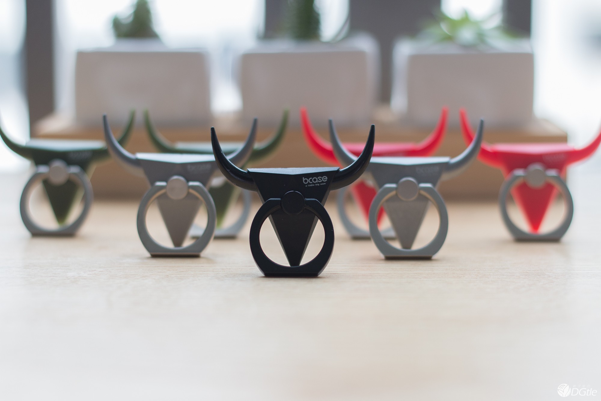 手滑星人的救星  bcase公牛手机指环支架 智能公会