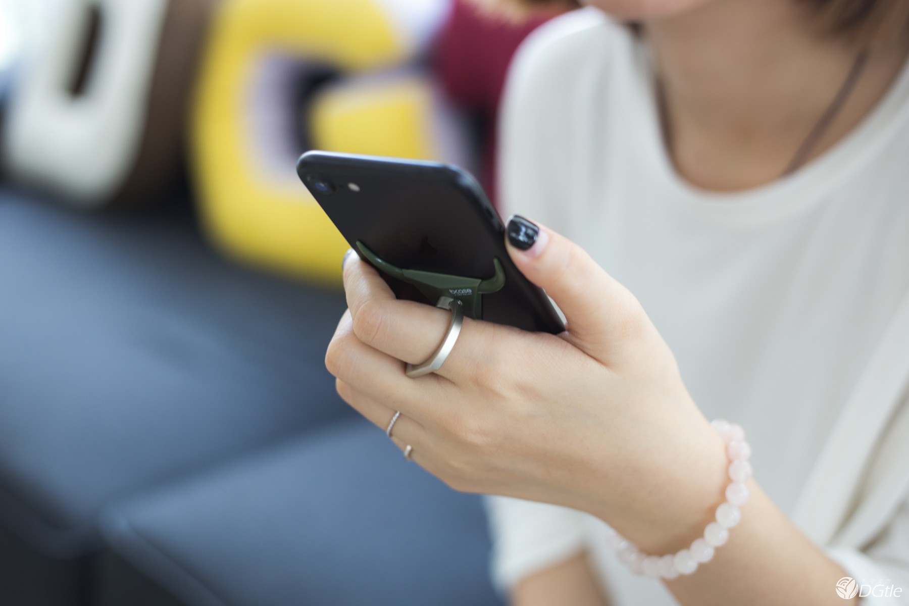 手滑星人的救星  bcase公牛手机指环支架 智能公会