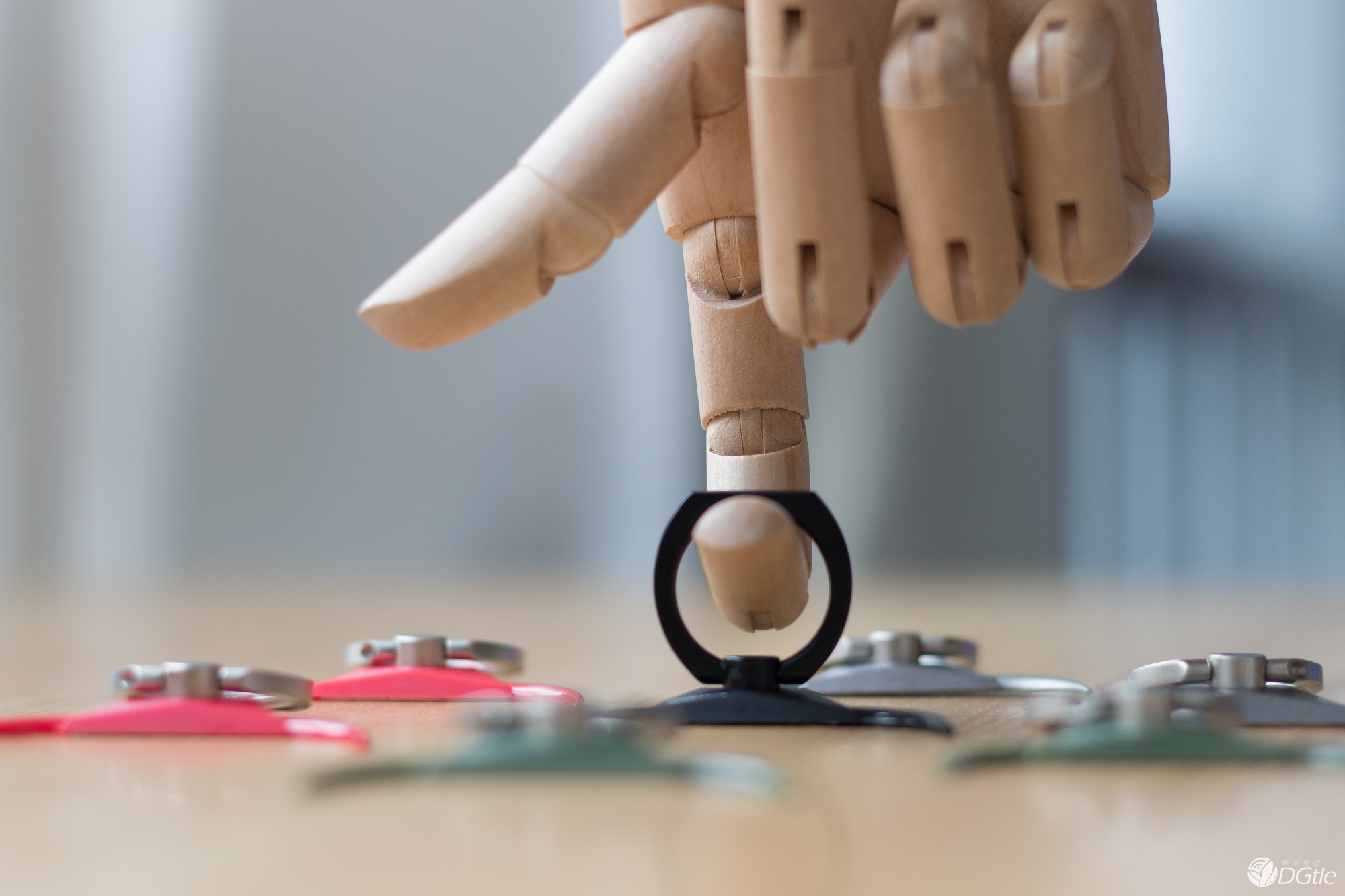 手滑星人的救星  bcase公牛手机指环支架 智能公会