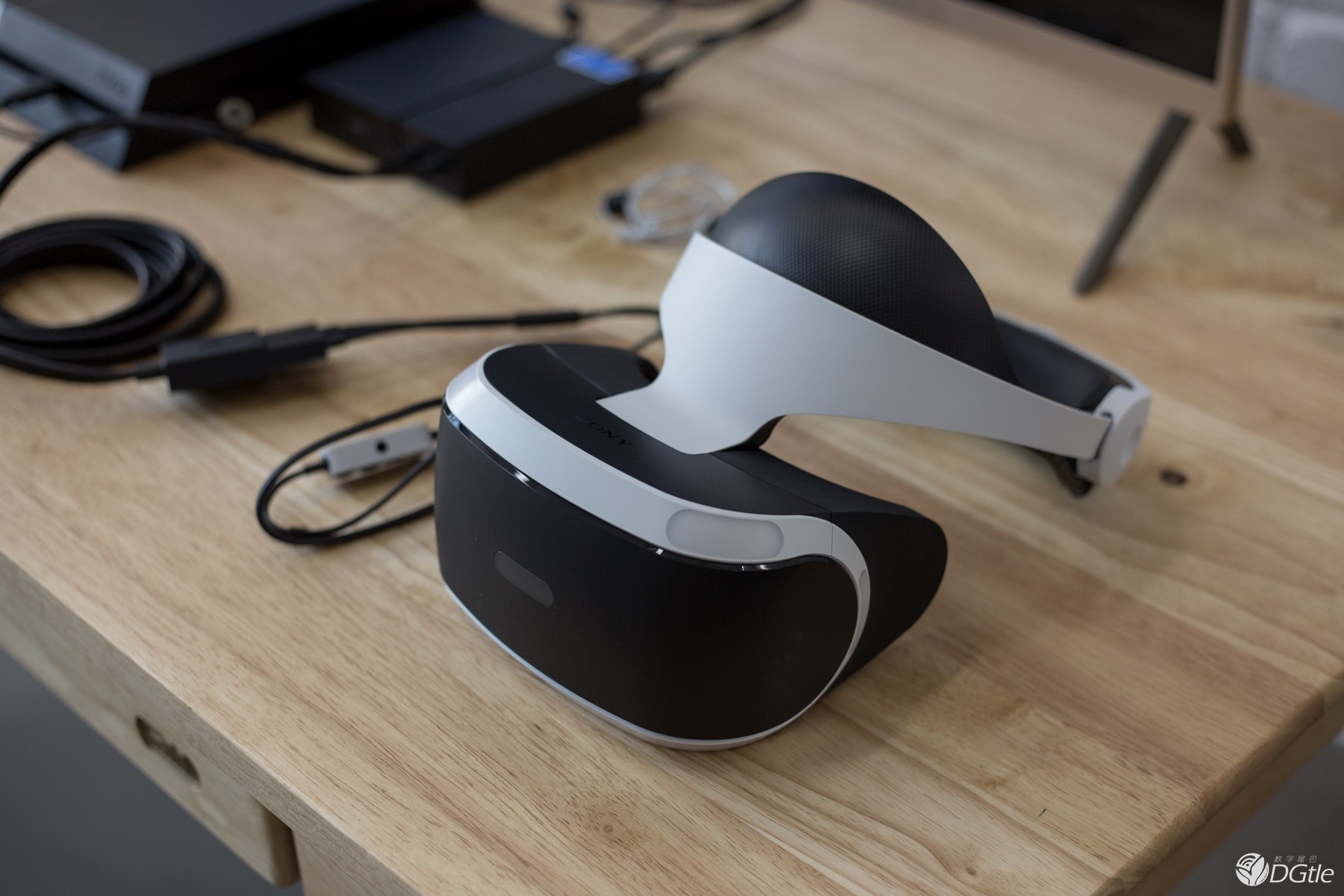 一面理想 一面现实  PlayStation VR深度体验 智能公会