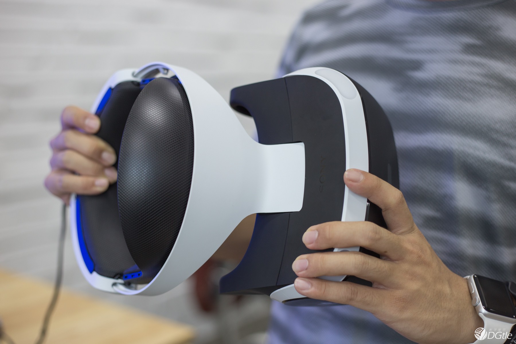 一面理想 一面现实  PlayStation VR深度体验 智能公会