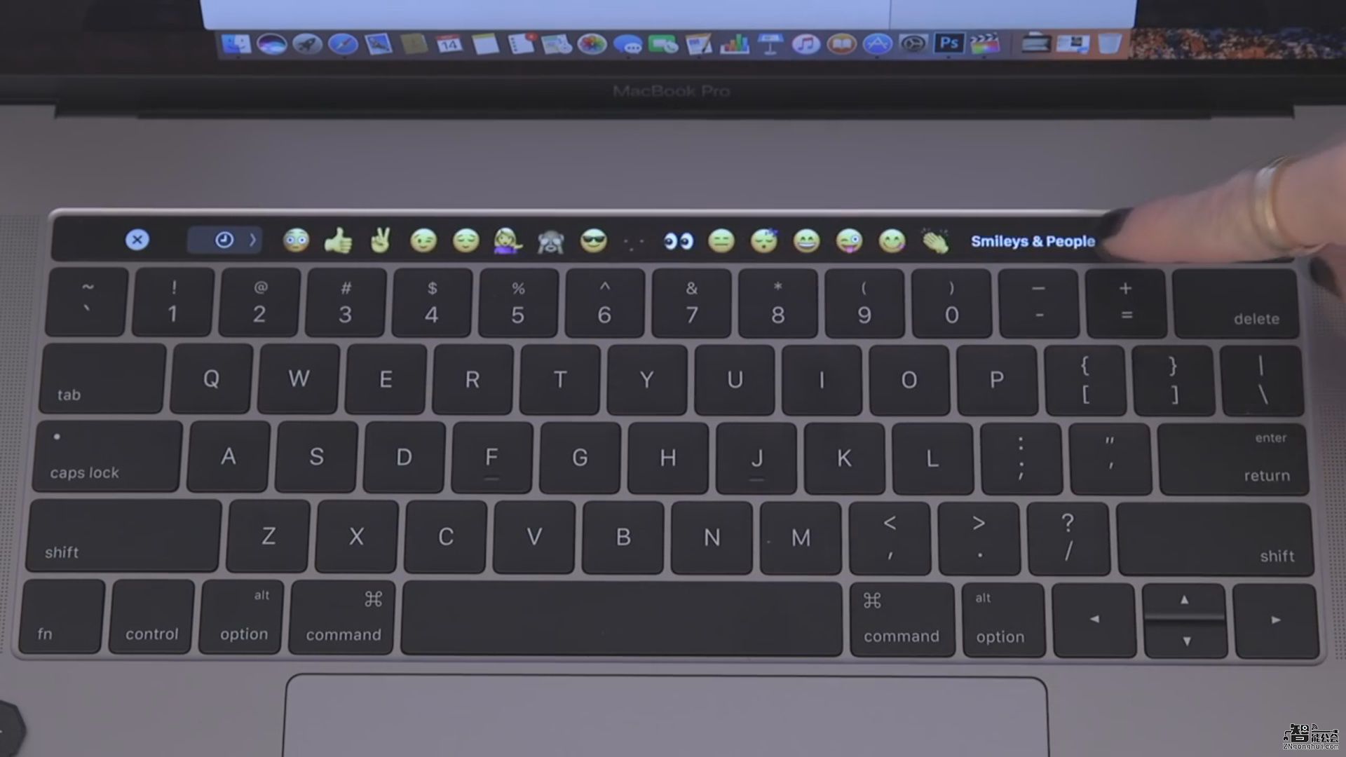 装X者哭晕！原因竟是新MacBook取消了这个功能... 智能公会