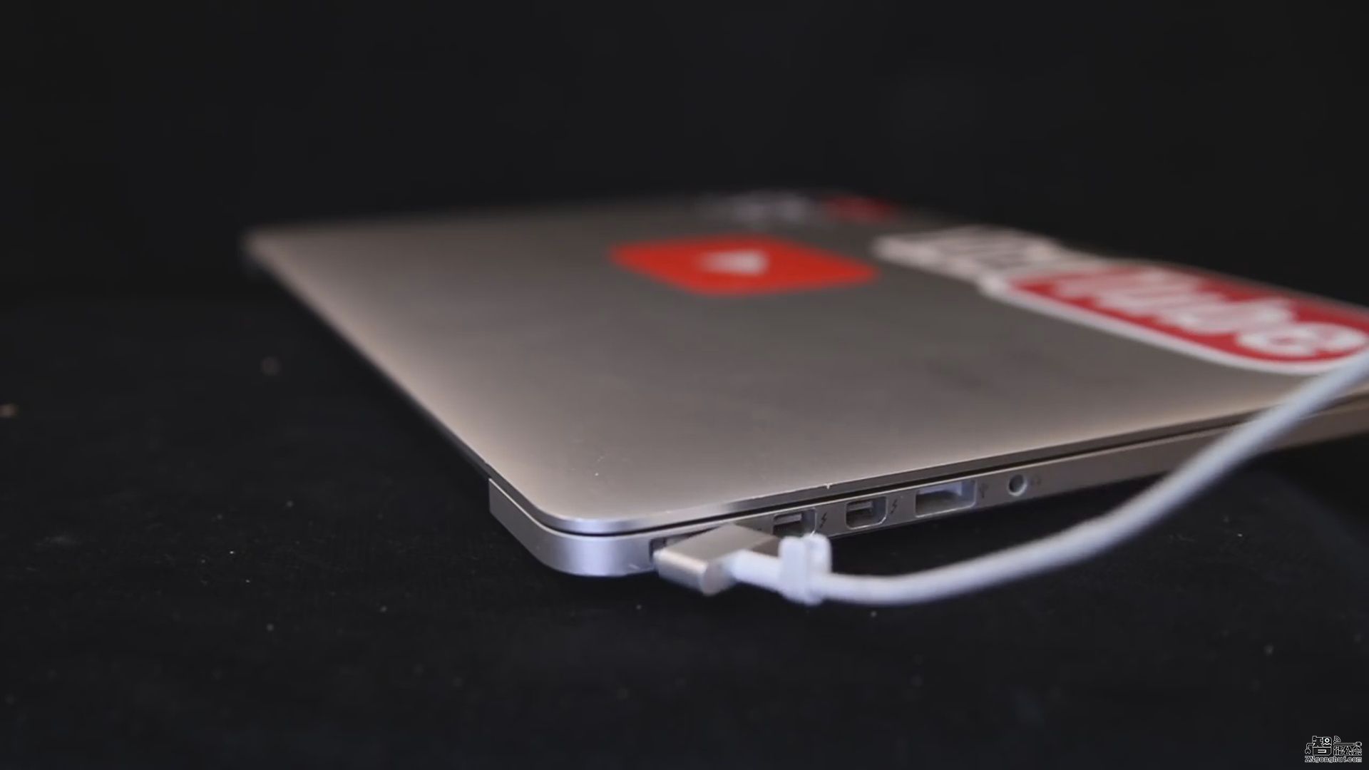 装X者哭晕！原因竟是新MacBook取消了这个功能... 智能公会