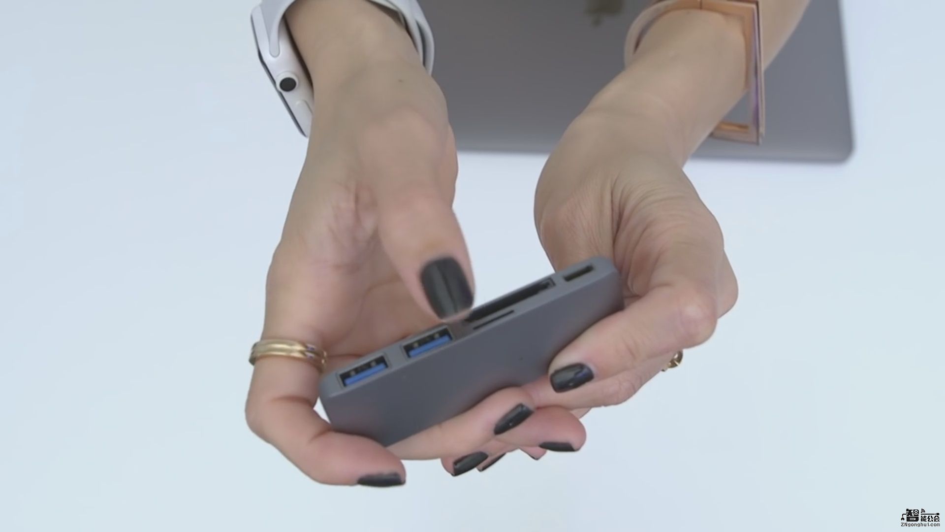 装X者哭晕！原因竟是新MacBook取消了这个功能... 智能公会