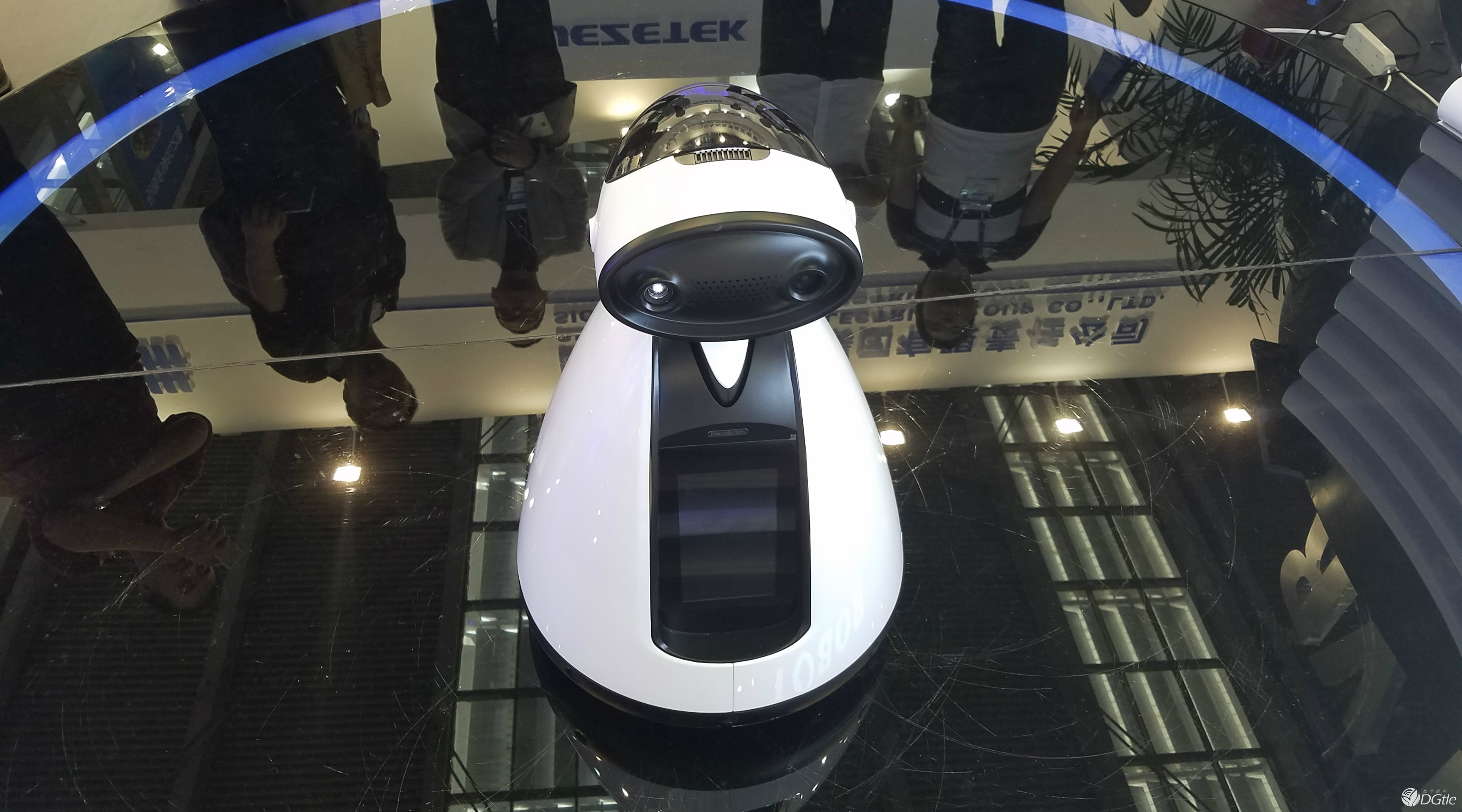 智能机器人管家能干啥？Focalmax给出了自己的答案 智能公会