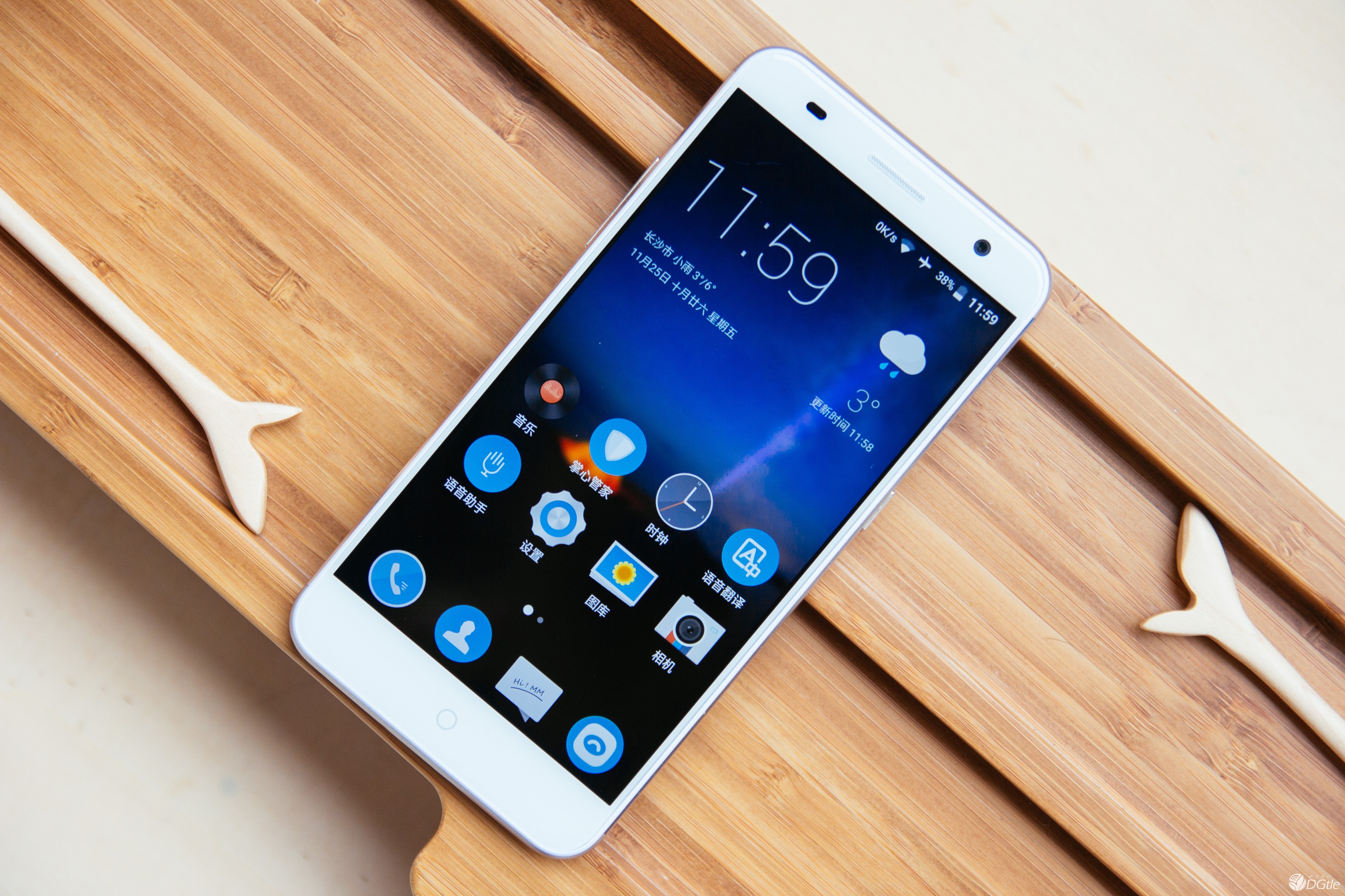  中兴小鲜4 也许是目前最实用的语音手机 智能公会