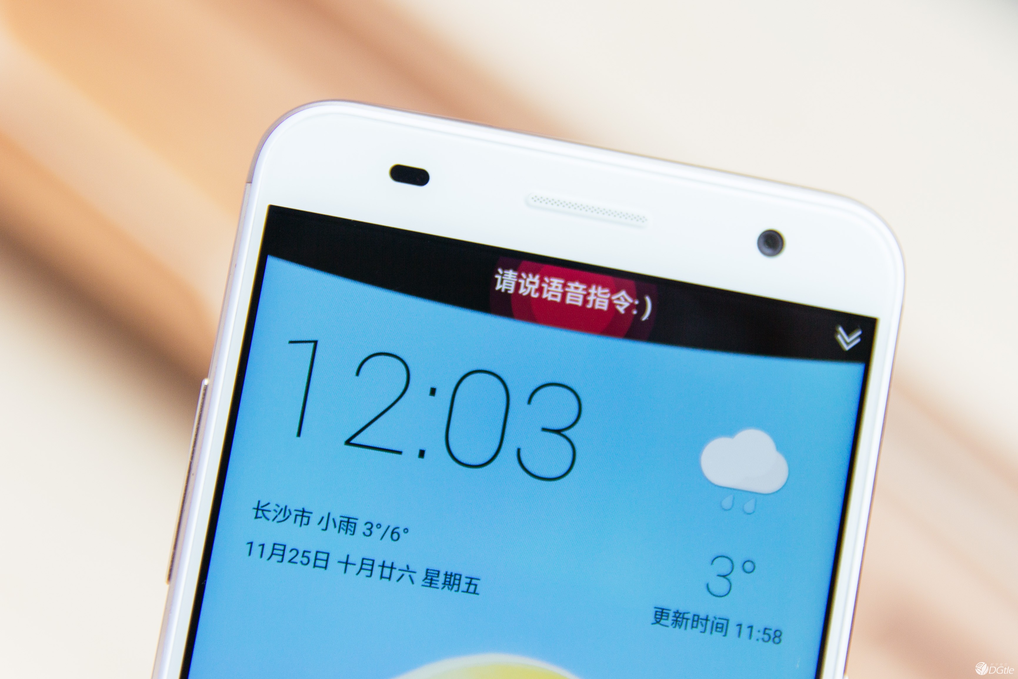  中兴小鲜4 也许是目前最实用的语音手机 智能公会