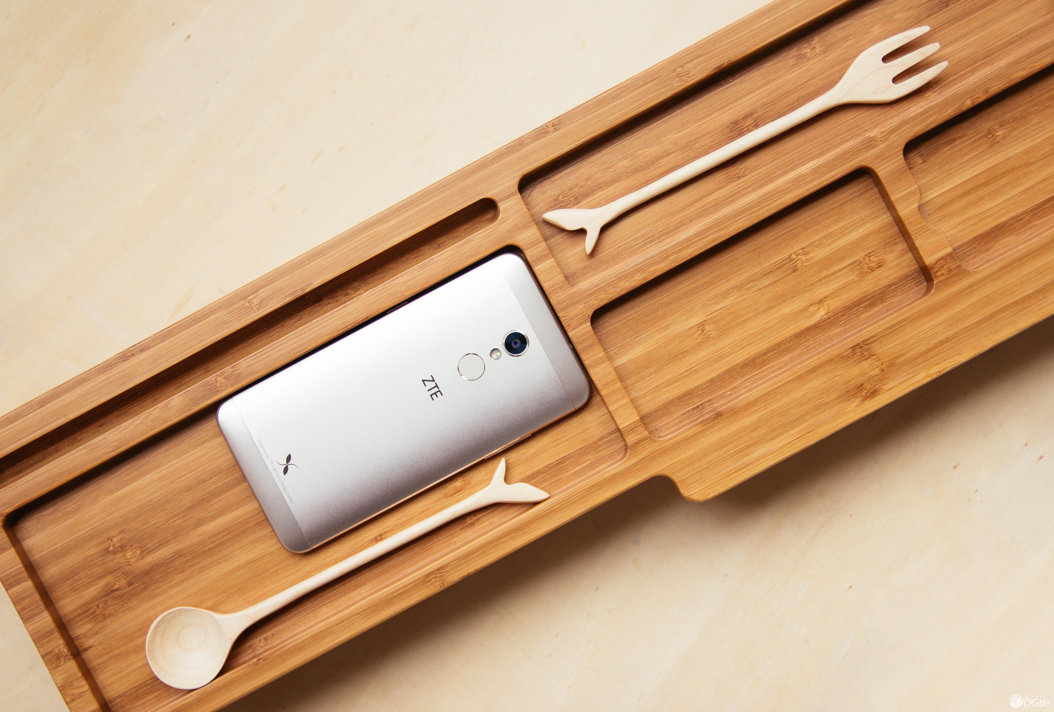  中兴小鲜4 也许是目前最实用的语音手机 智能公会