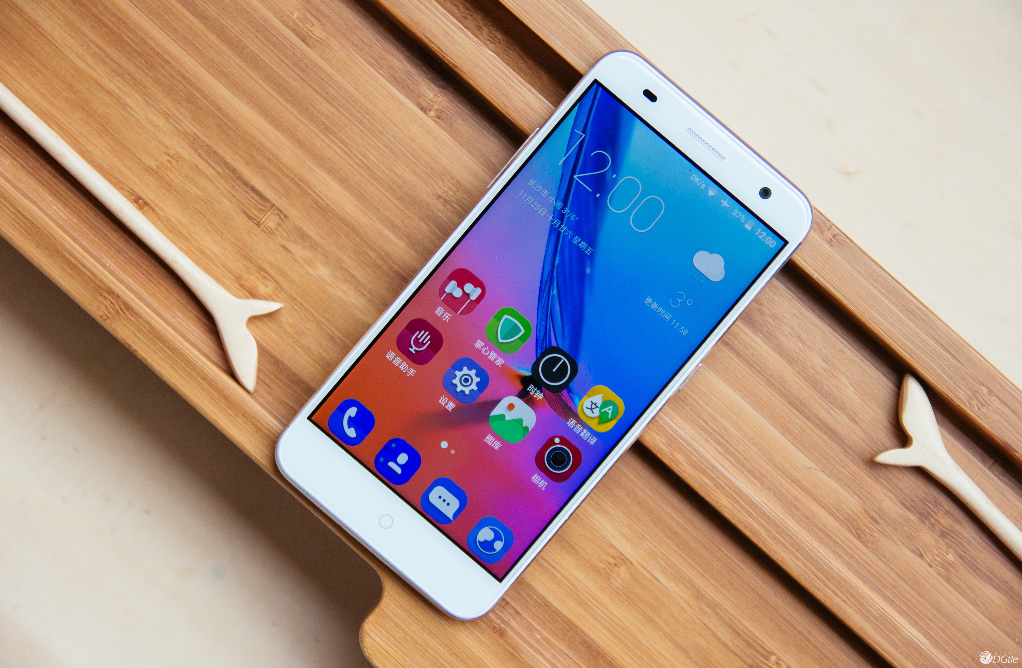  中兴小鲜4 也许是目前最实用的语音手机 智能公会