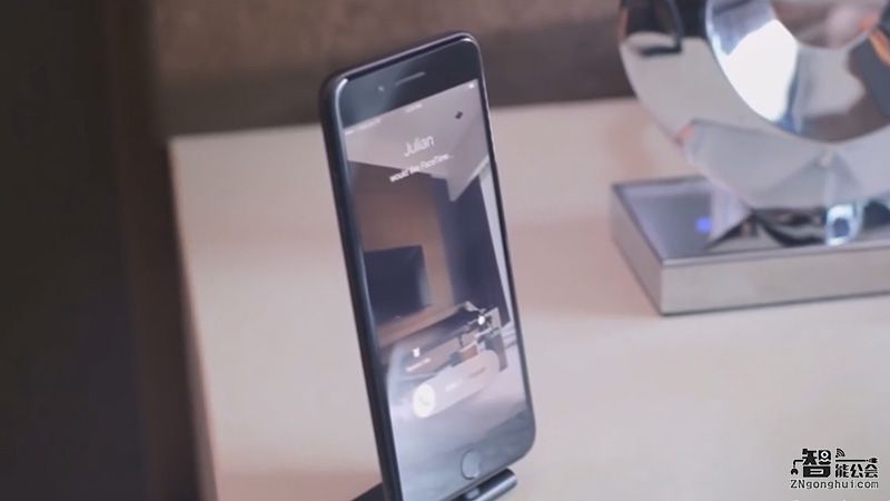 用苹果7的别错过！这个玩意可以让你边充电边听歌 智能公会