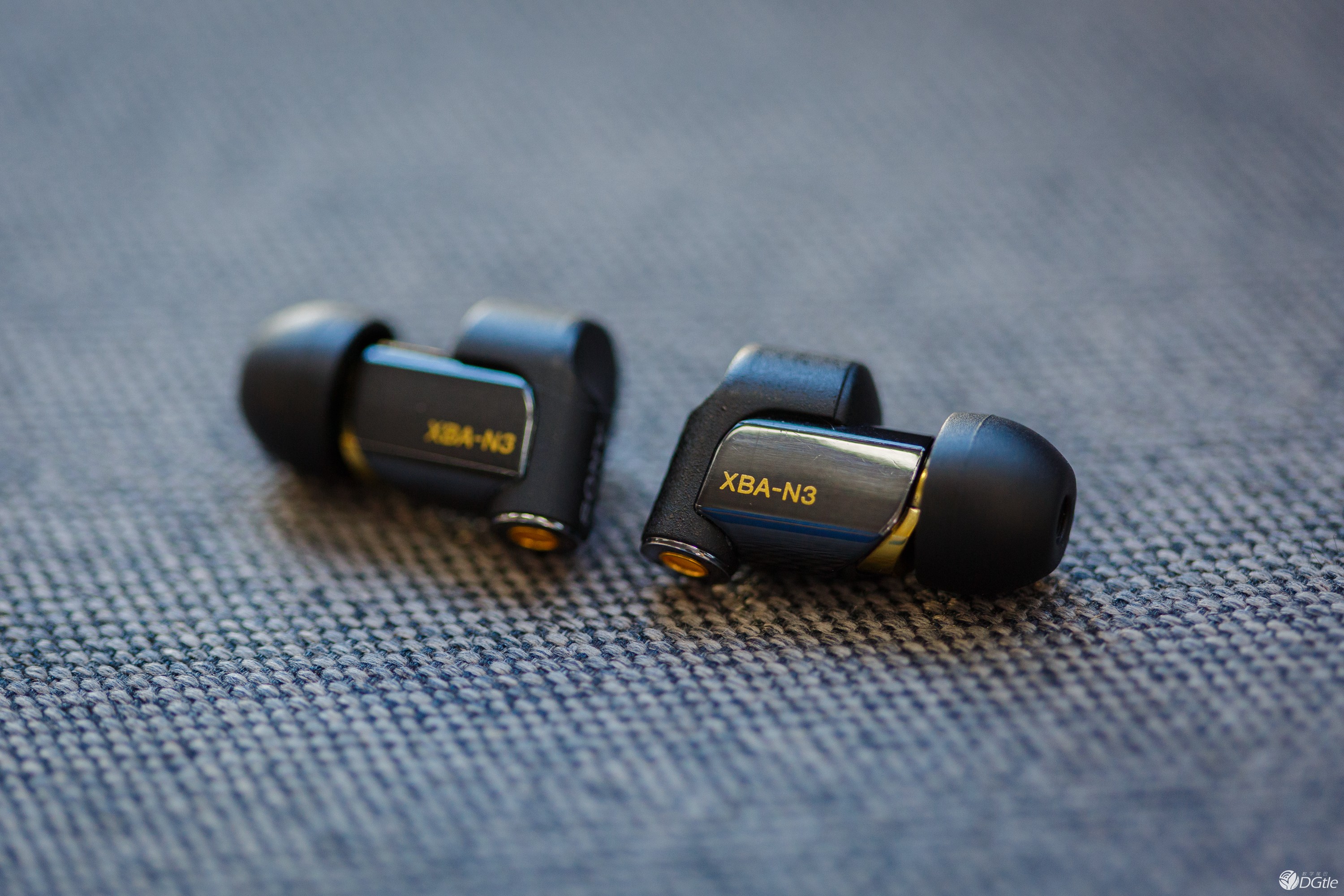 更小的体积 更佳的音质 索尼XBA-N3AP圈铁耳塞体验 智能公会