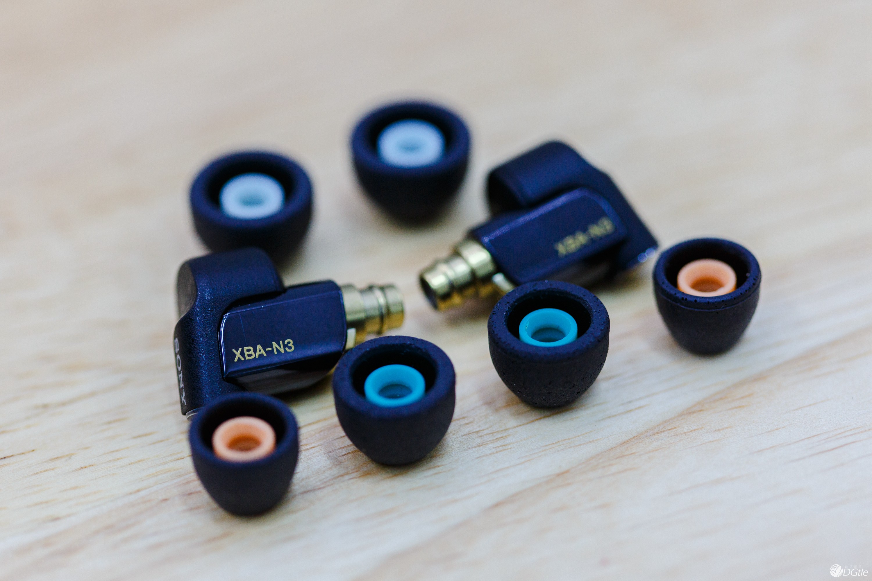 更小的体积 更佳的音质 索尼XBA-N3AP圈铁耳塞体验 智能公会