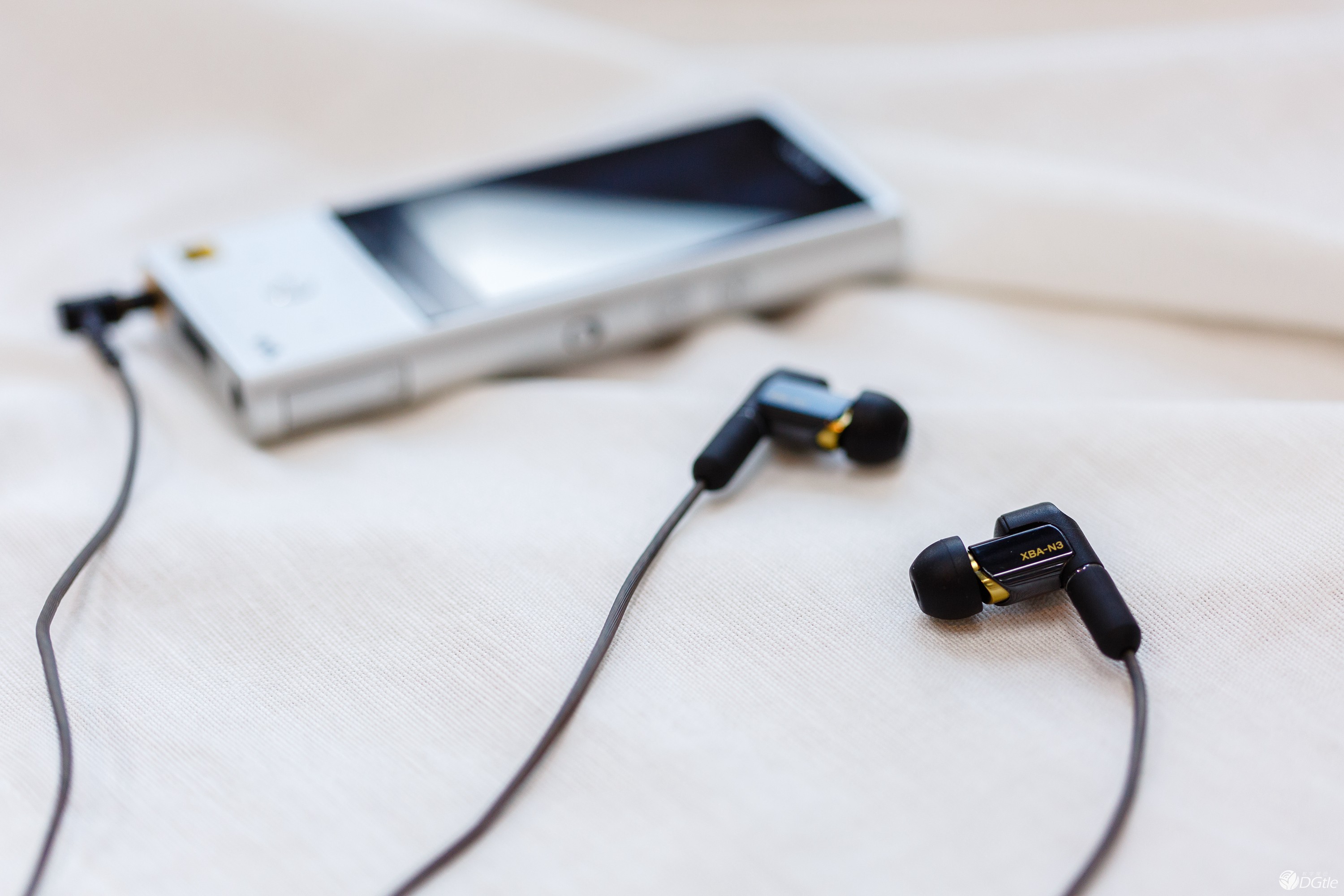 更小的体积 更佳的音质 索尼XBA-N3AP圈铁耳塞体验 智能公会