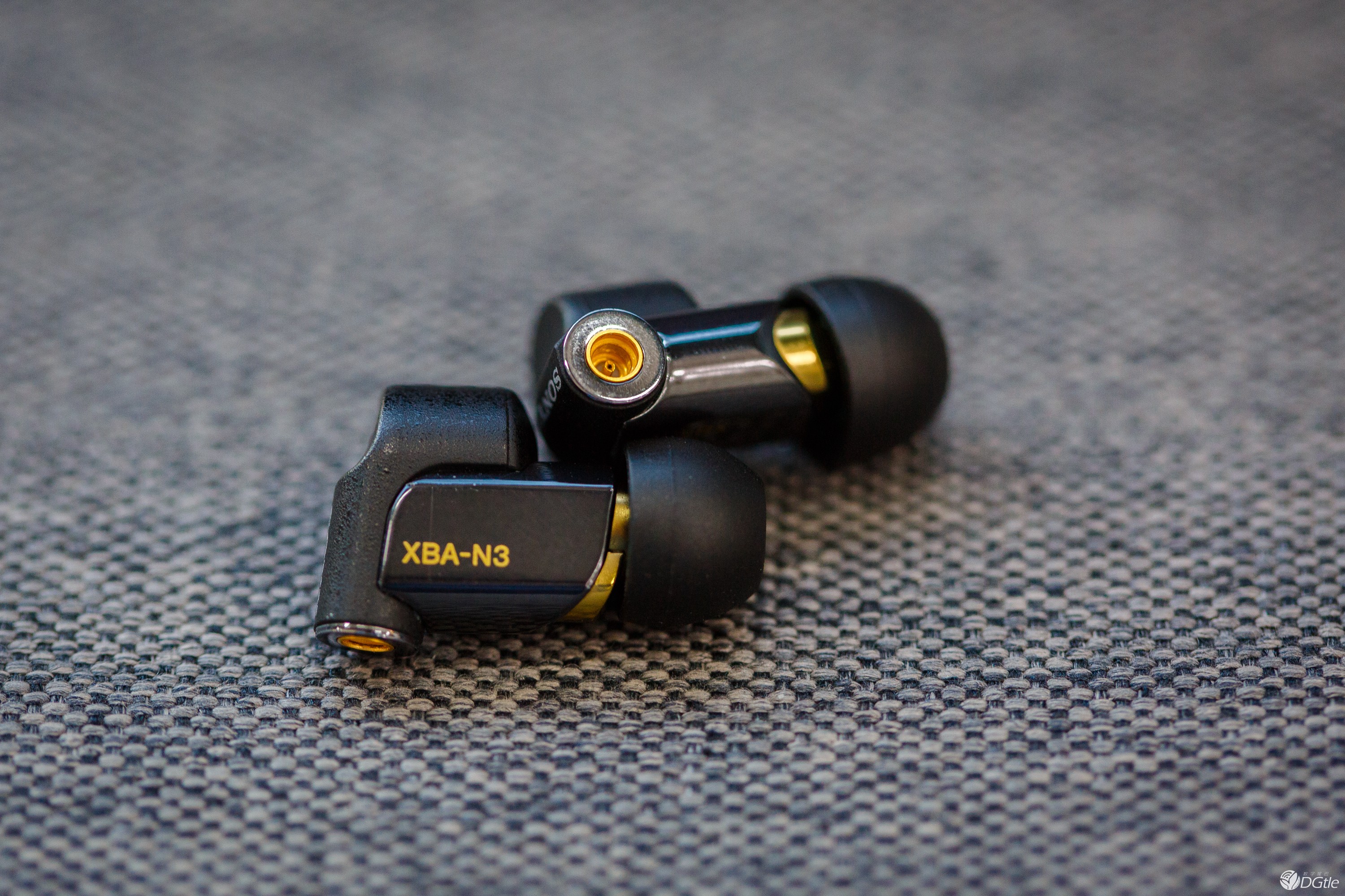 更小的体积 更佳的音质 索尼XBA-N3AP圈铁耳塞体验 智能公会