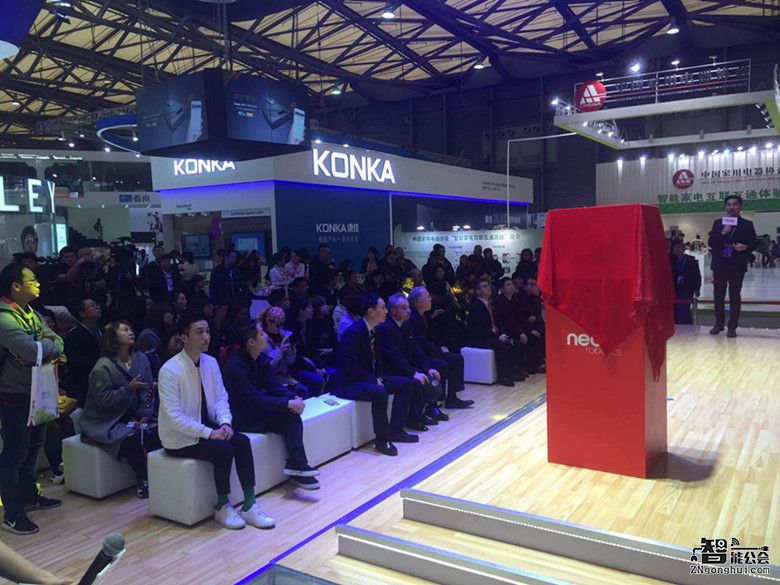 [AWE]懒人最爱~Neato智能扫地机器人 智能公会