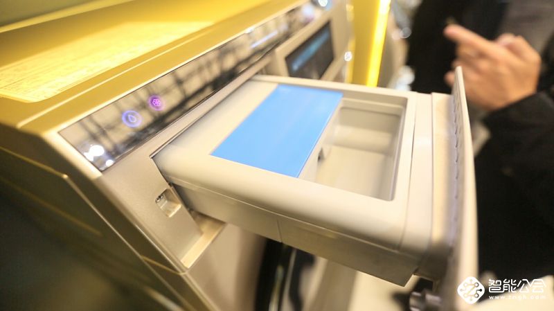 高端智能呵护衣物 比佛利洗衣机亮闪AWE 智能公会