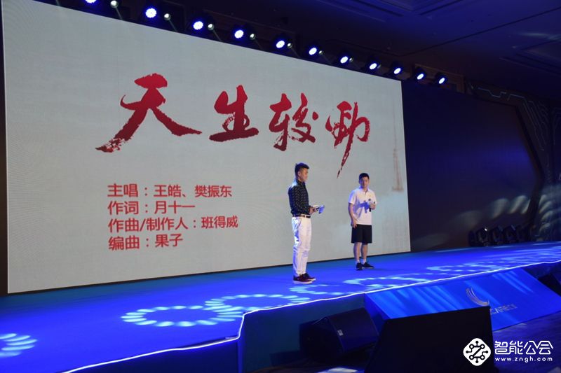 AI三摄+六键合一！汇威AICALL V9手机为AI而来 智能公会