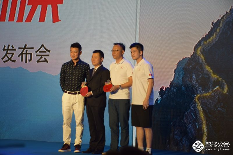 AI三摄+六键合一！汇威AICALL V9手机为AI而来 智能公会