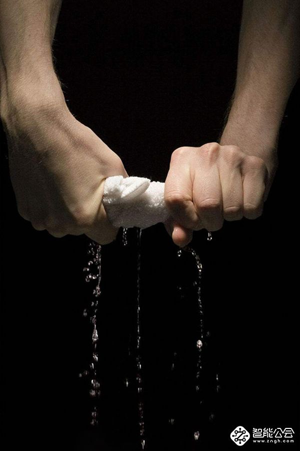 半个月没看，我家衣柜的衣服都长毛了 智能公会