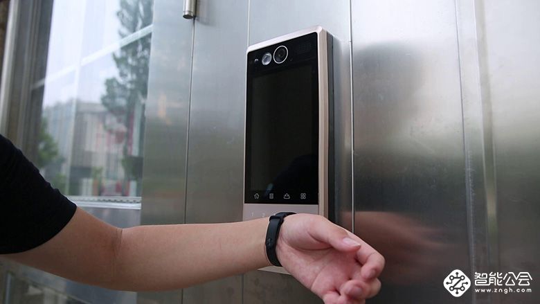 还在等小米手环3？黑加手环强势登场 你想要的他都有 智能公会