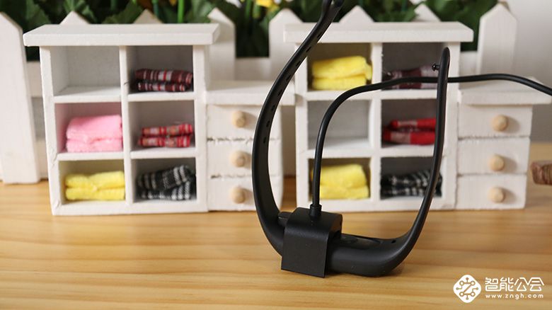 还在等小米手环3？黑加手环强势登场 你想要的他都有 智能公会