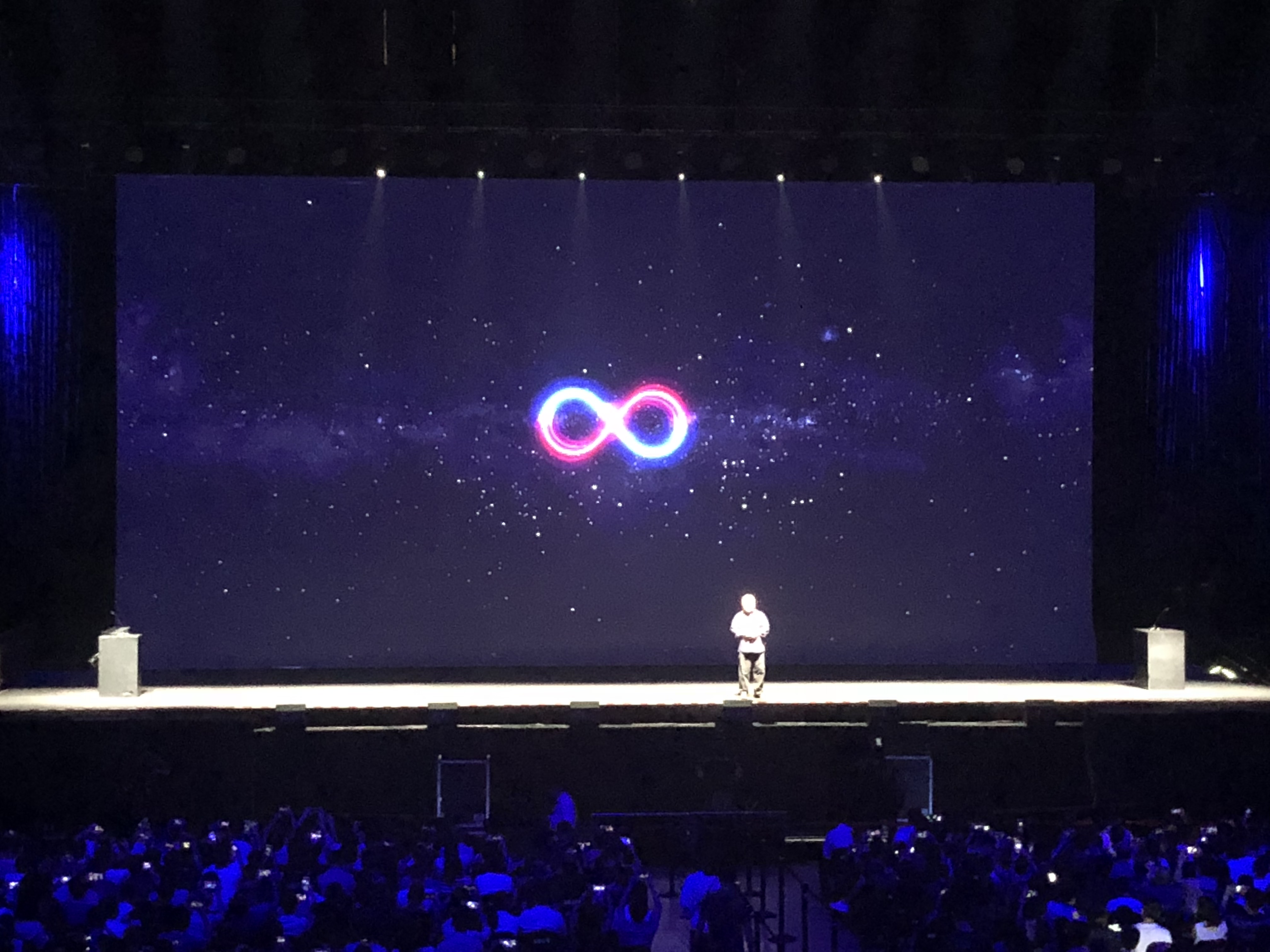 当理解不再万岁时 坚果Pro 2S发布会上老罗又幽默了一把 智能公会