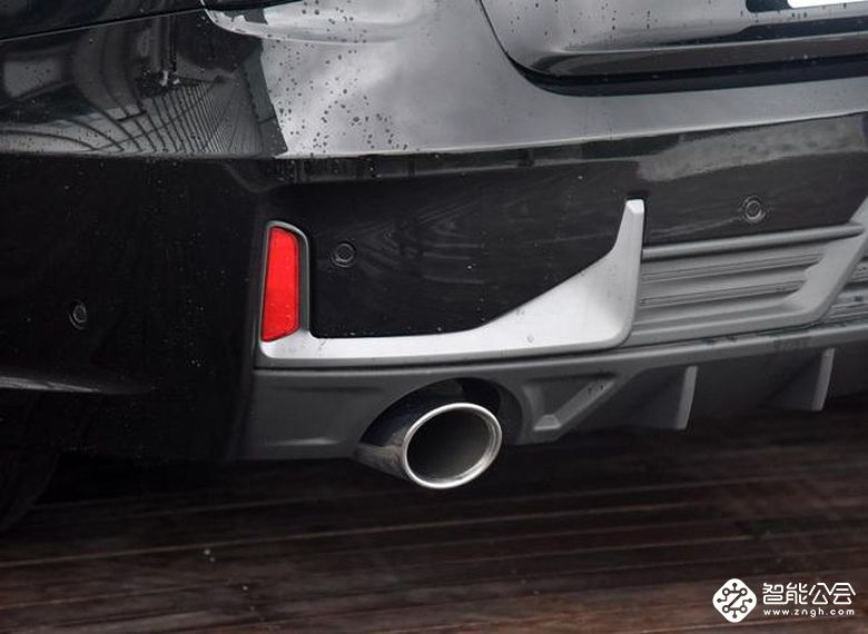 领克圆你“豪车梦”，百公里油耗不到6L，颜值担当售价不到12万 智能公会
