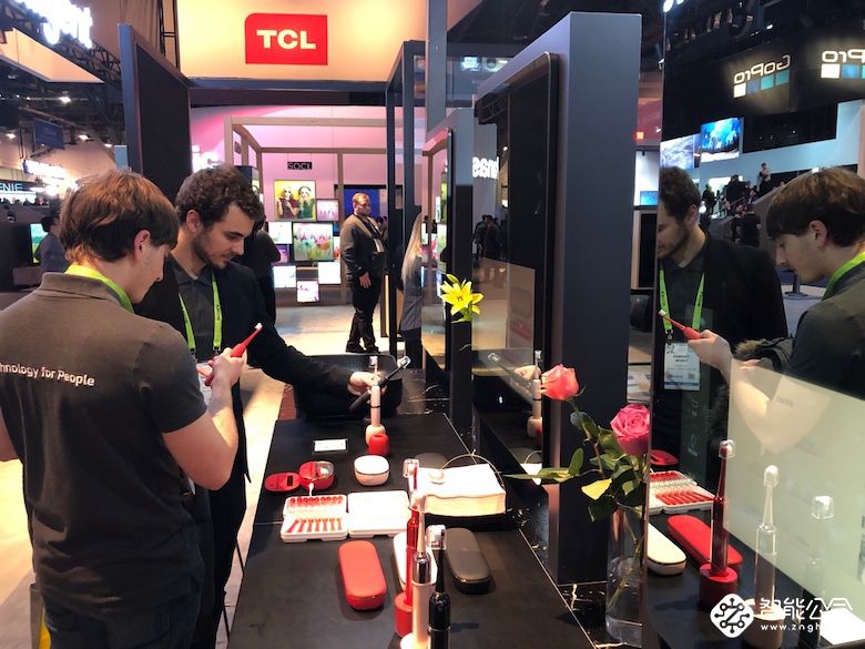 仙女三件套——XESS声波电动牙刷、美妆镜、美容仪首次亮相2019 CES展 智能公会