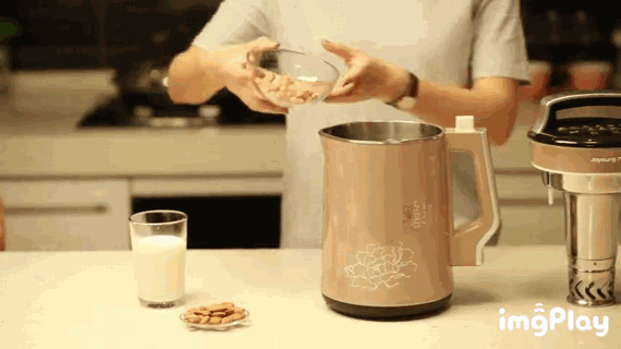 早上是免清洗的豆浆机，下午是55°恒温的饮水机，了解一下不？ 智能公会