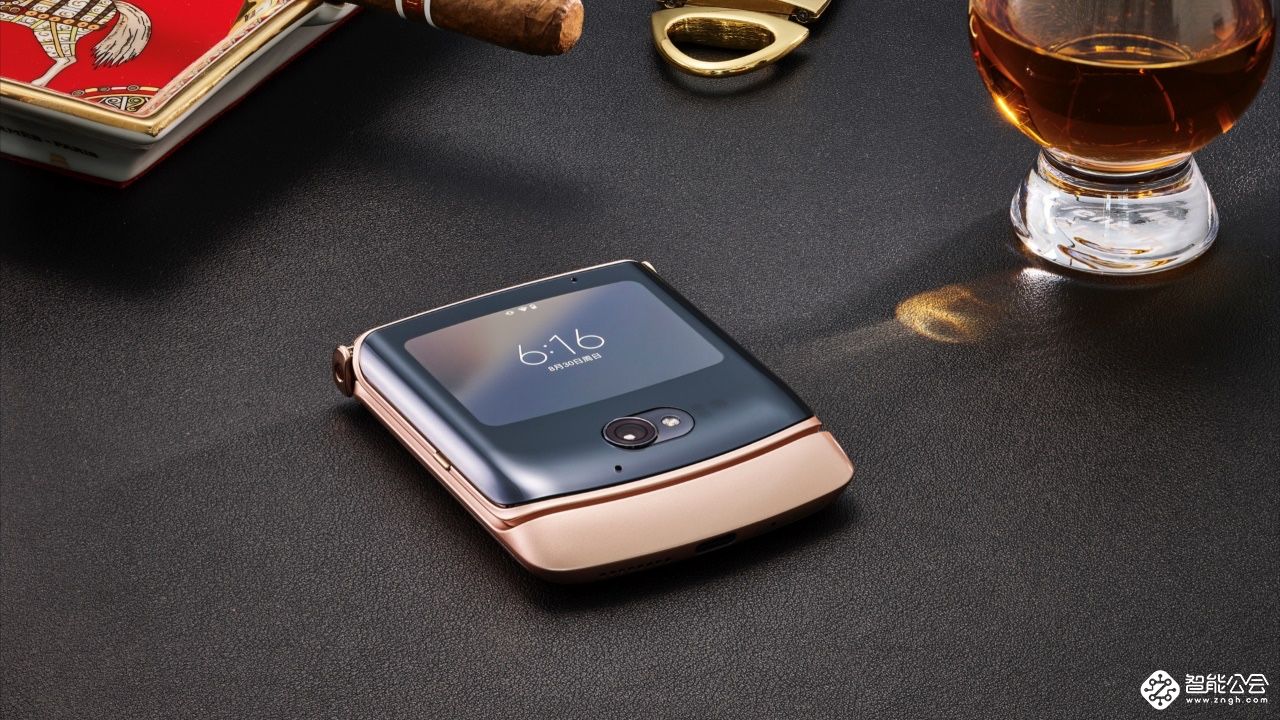 摩托罗拉新品发布会召开  razr刀锋5G折叠手机耀世新生 智能公会