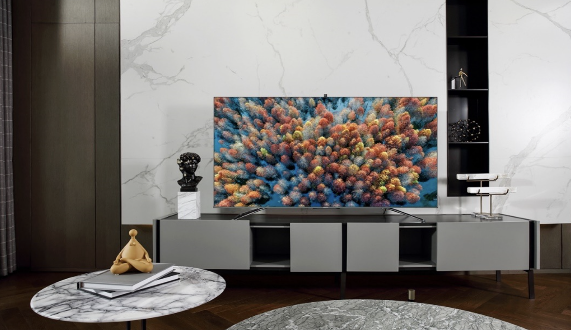 央视8K超清频道试播 用海信电视看8K春晚 智能公会