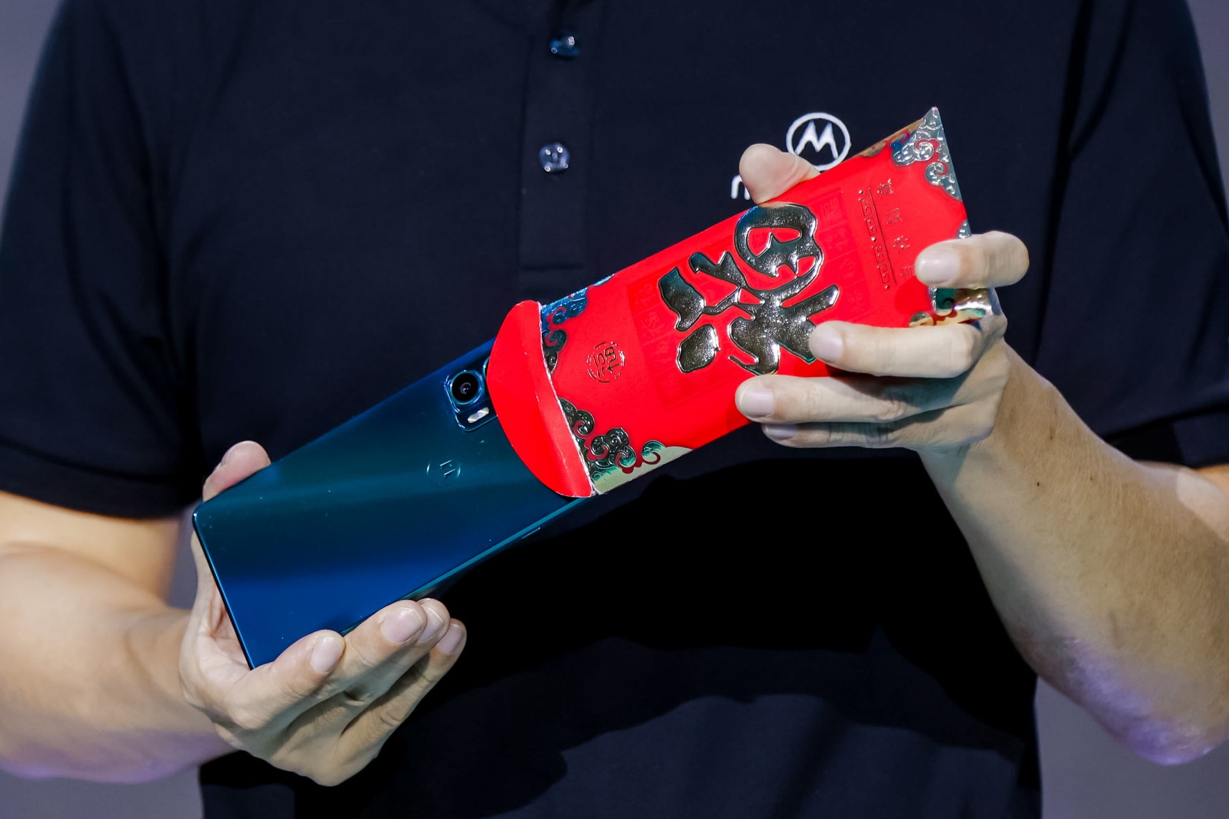 2399元起，摩托罗拉edge双新机发布：亿级像素轻薄影像旗舰 智能公会