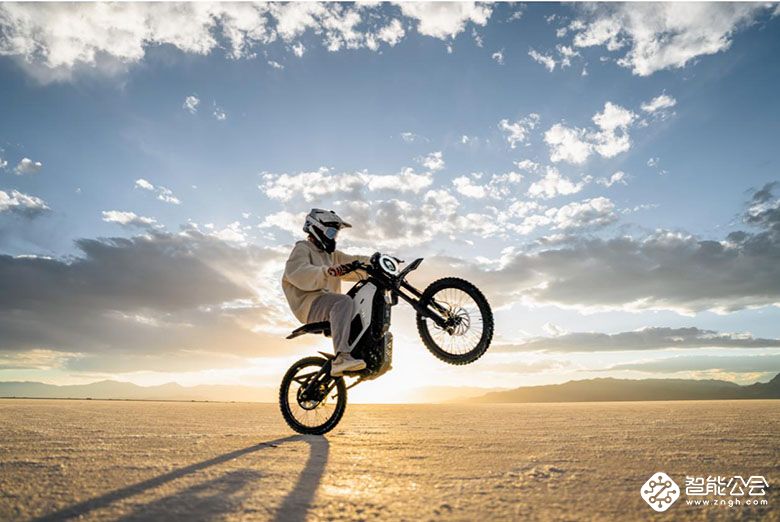 重塑经典 再造英雄，小牛电动三款新品铸就“英雄的联盟” 智能公会