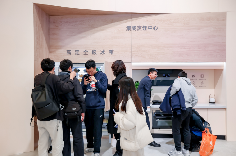 从治愈系AI新品到爆火大咖助阵，长虹AWE2025很全面 智能公会