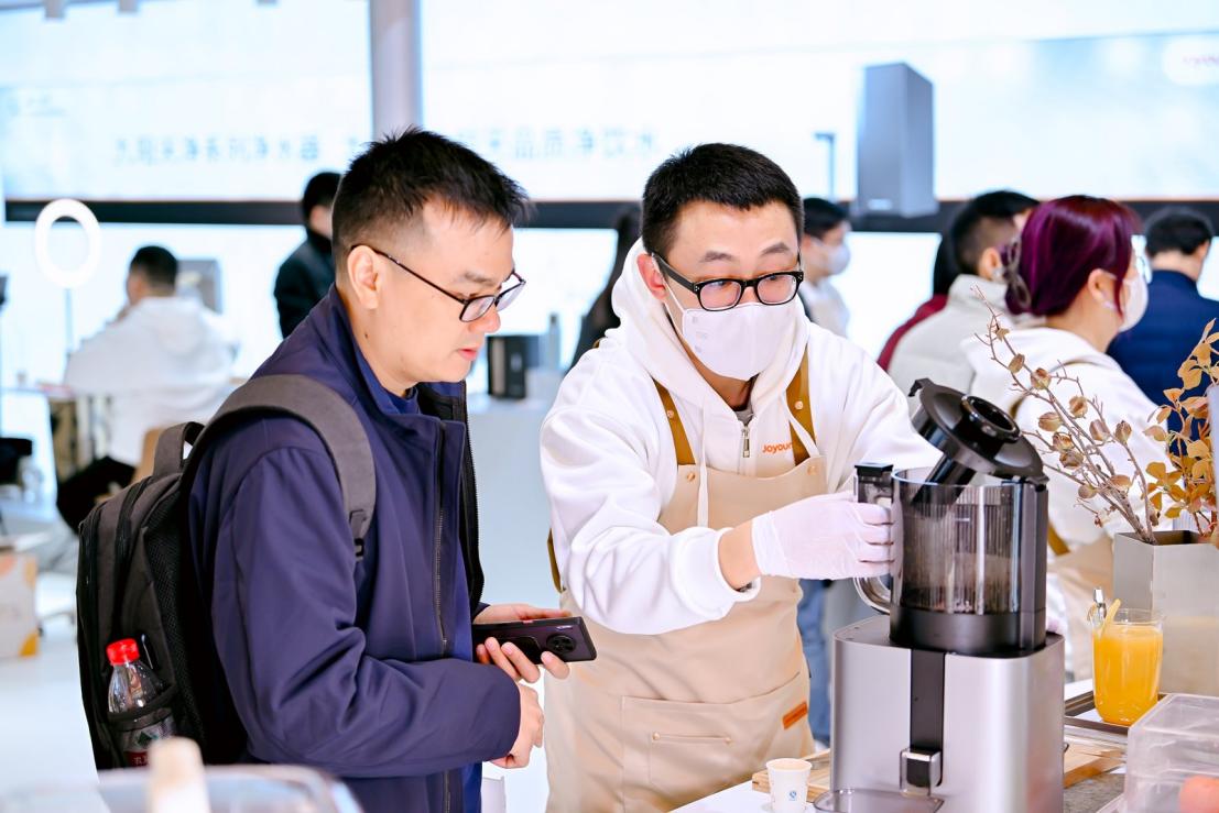 中国小家电「健康派」代表登场AWE  九阳革新厨房健康新体验 智能公会