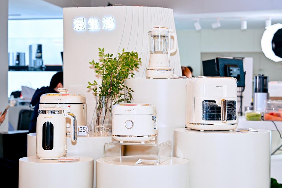中国小家电「健康派」代表登场AWE  九阳革新厨房健康新体验 智能公会