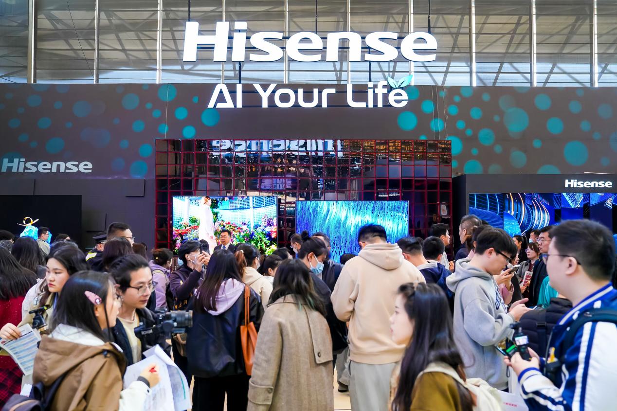 海信全球首款116英寸RGB-Mini LED亮相上海AWE展 智能公会