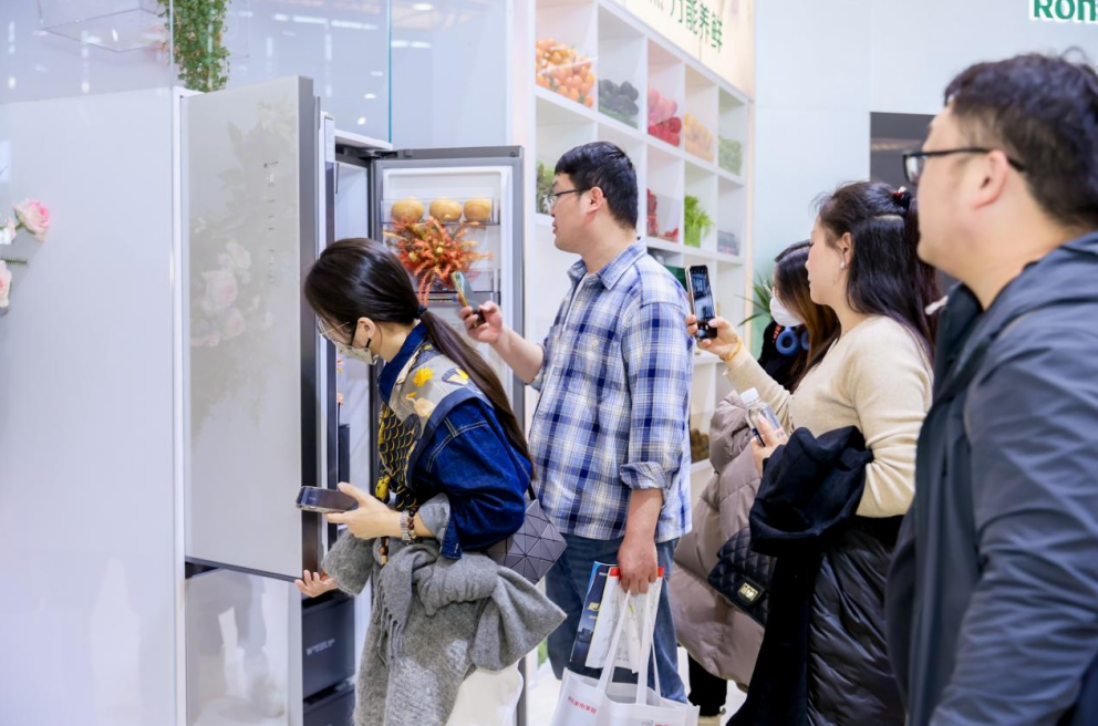 把果蔬生长庄园搬进 AWE：存储7天的果蔬不变色？容声用“养鲜”重塑冰箱体验 智能公会