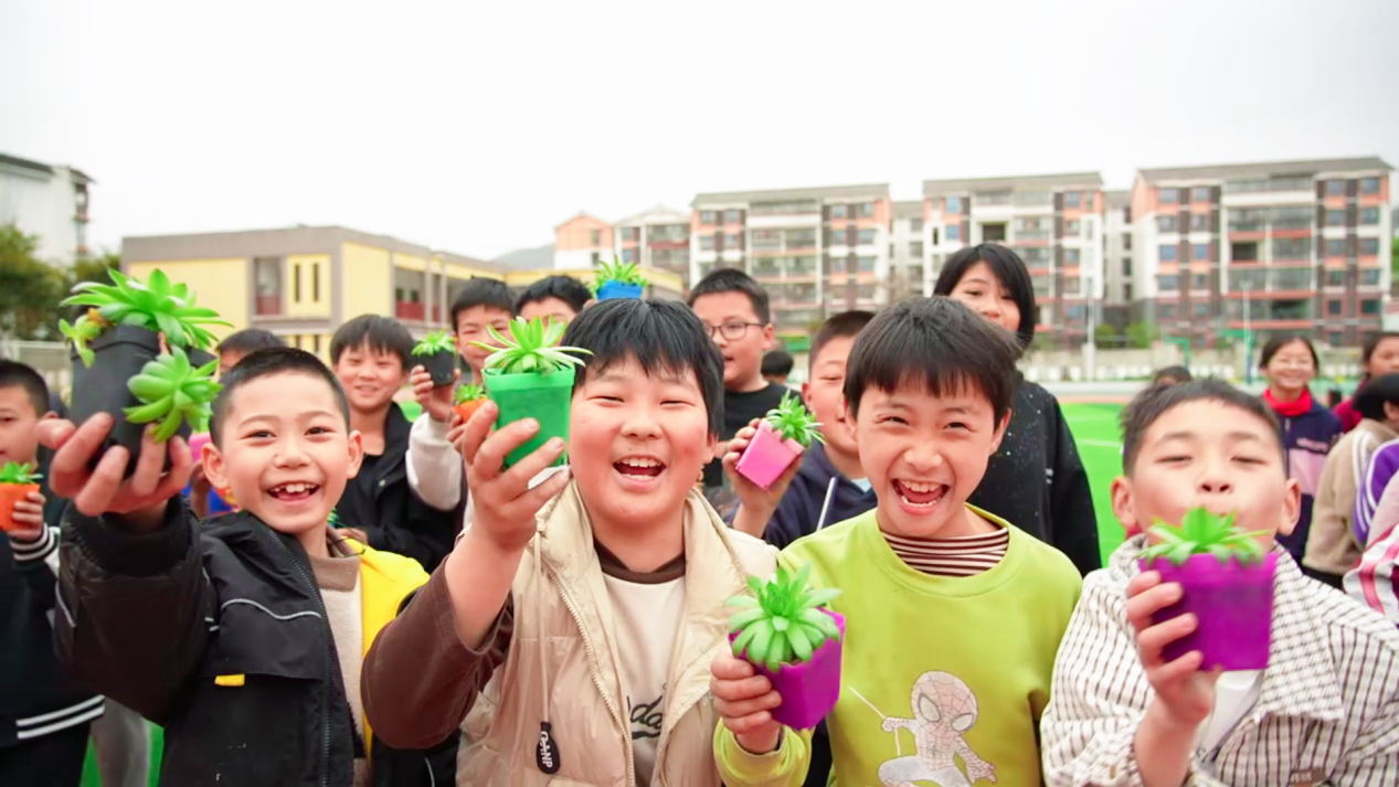 海信冰箱·雨辰助学启航：足球梦种子播撒北川校园 智能公会